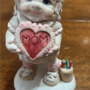 Heartfelt Mom Figurine with Heart